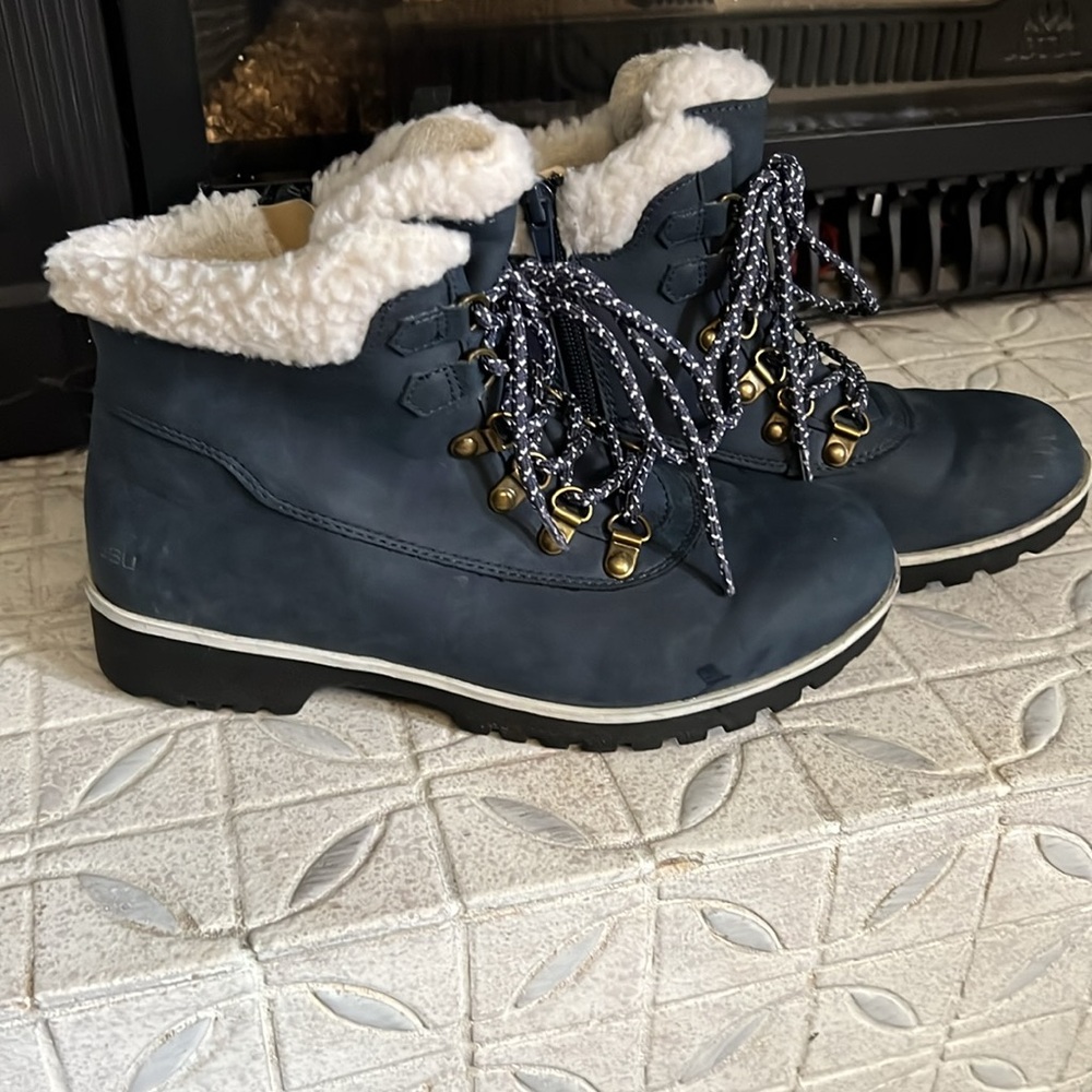 JBU Winter Booties in a beautiful Navy Blue